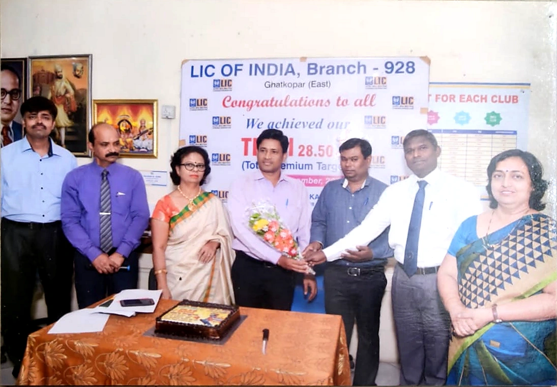 Group presentation at LIC Branch 928, Ghatkopar East